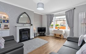 Crewe Apartment - 2 Bed, Free Off Street Parking And Private Garden